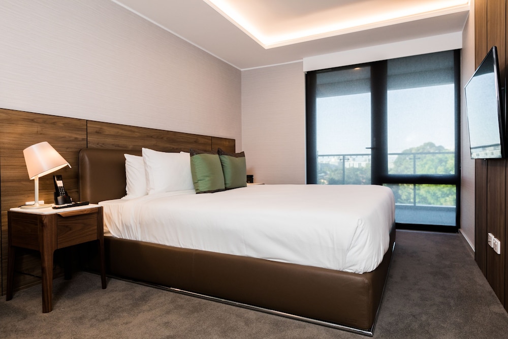 2 Bedroom Deluxe Lyndhurst Suite (Balcony)