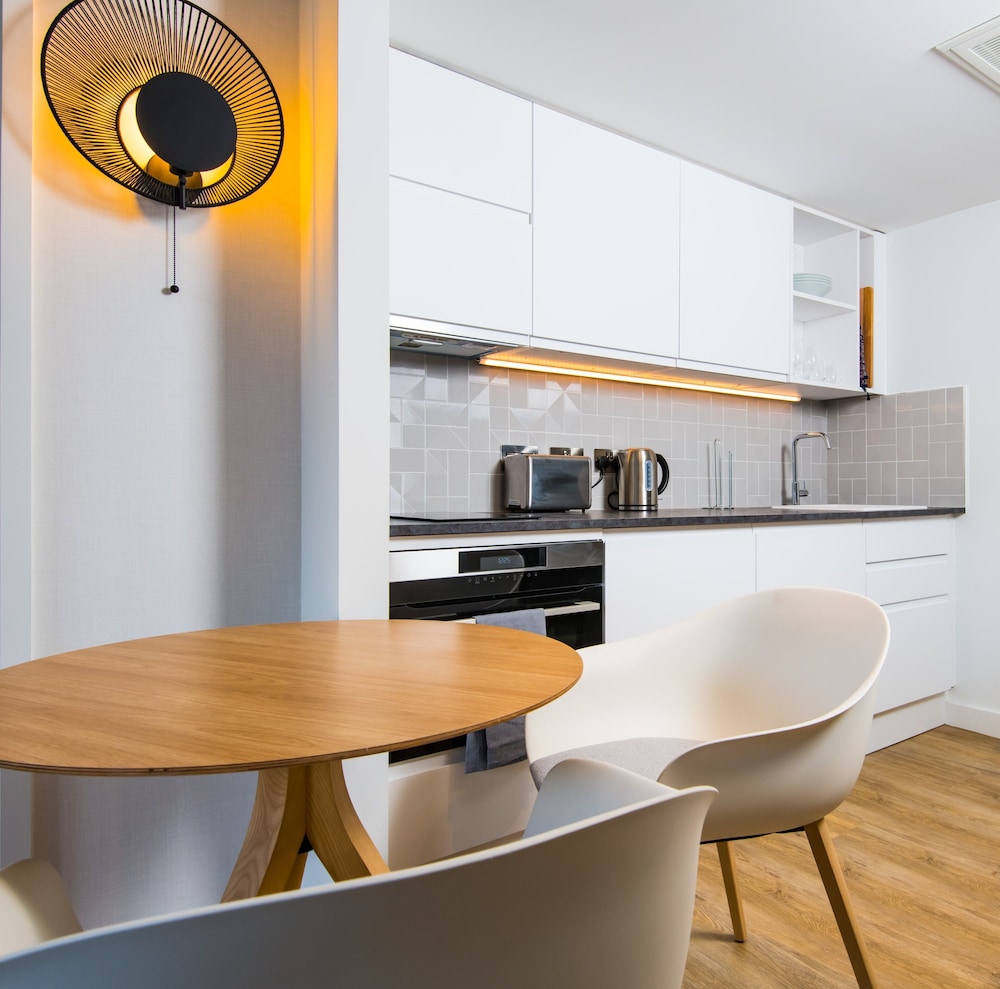 Suite, 1 Bedroom, Kitchen - Photo 6