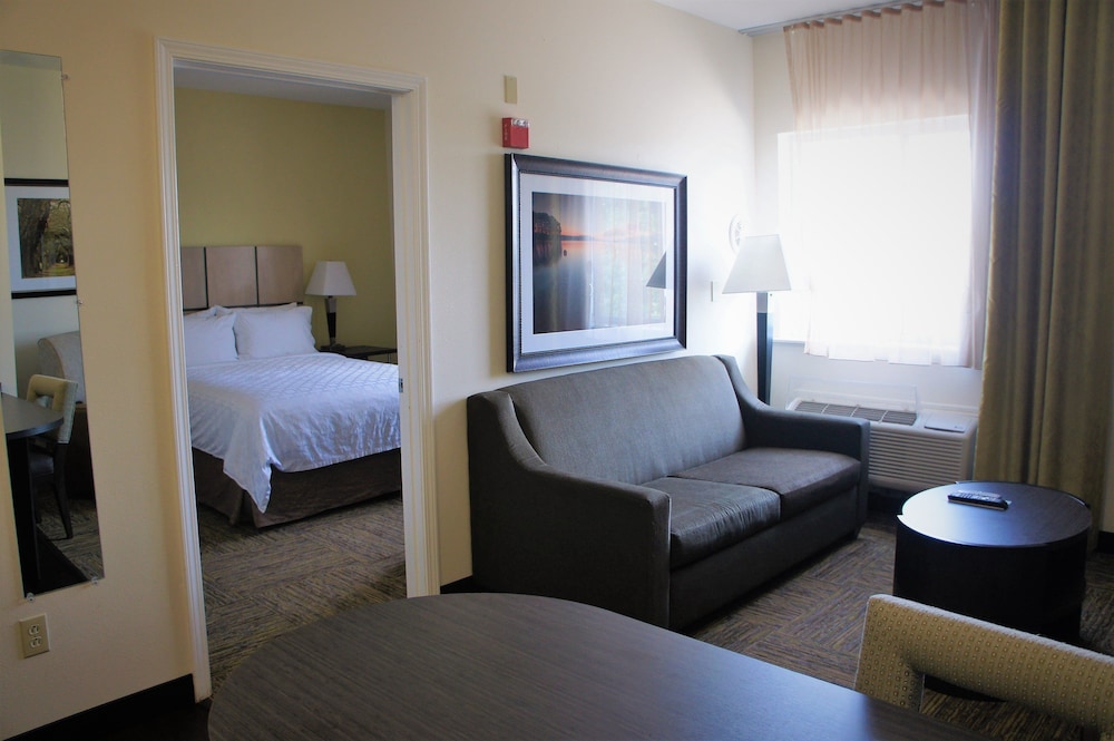 Suite, 1 Bedroom, Accessible (Comm, Mobil, Accessible Tub) - Photo 2