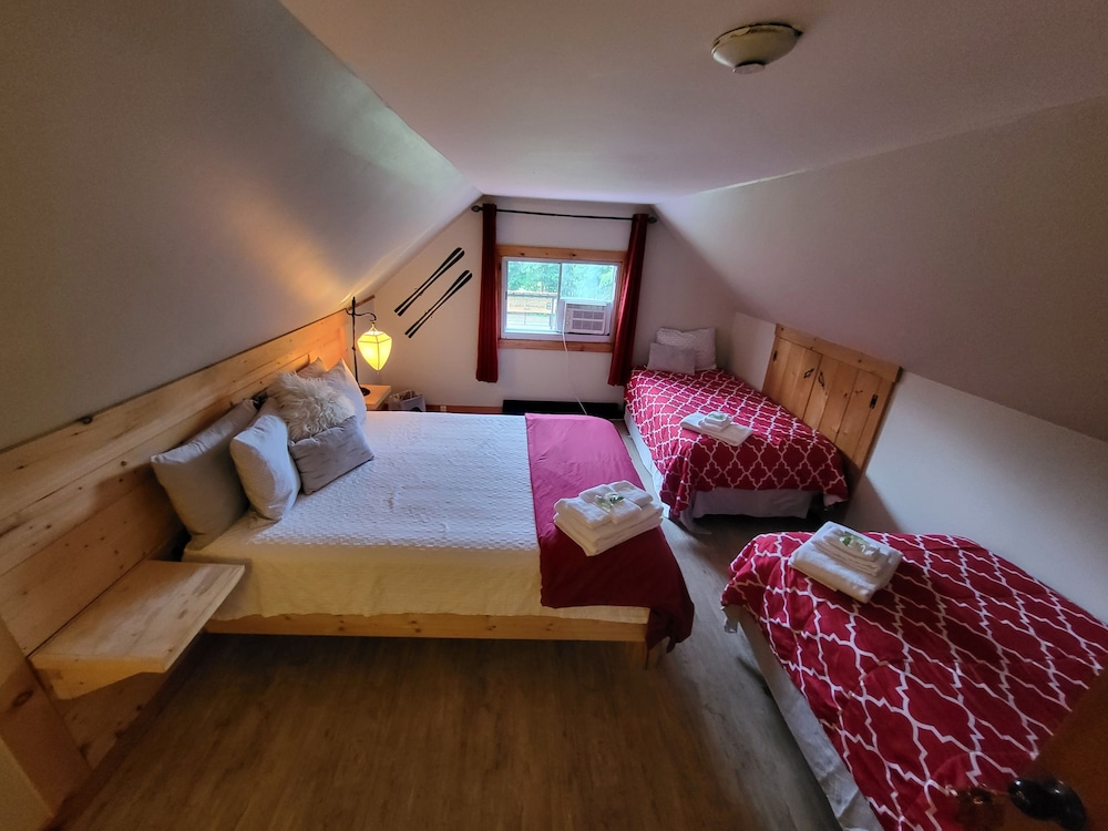Deluxe Triple Room, Multiple Beds, Non Smoking, Garden View