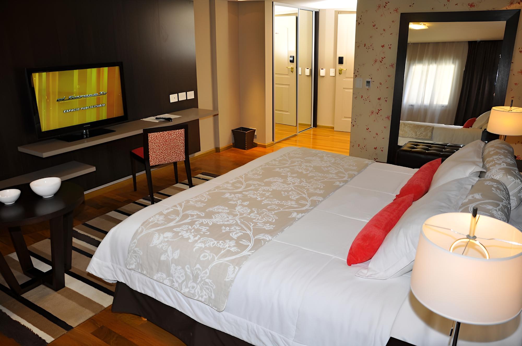 Junior Suite, 1 Queen Bed photo 3