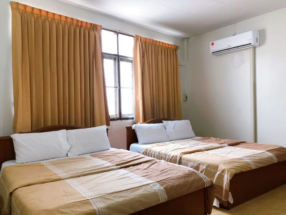 Standard 2 Double Beds photo 3