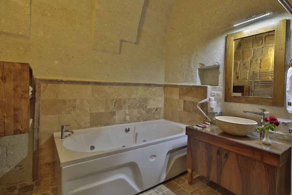 Honeymoon Suite photo 3
