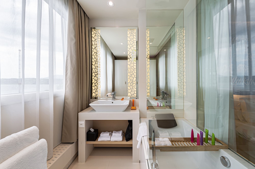 Executive Room, Lake View