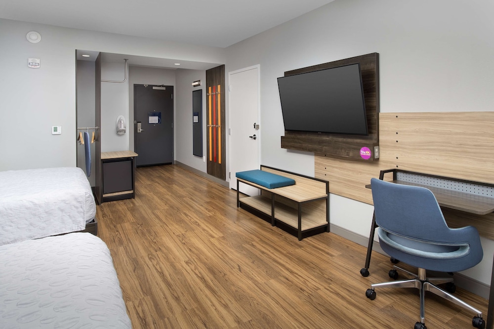 Room, 2 Queen Beds, Accessible, Bathtub - Photo 3