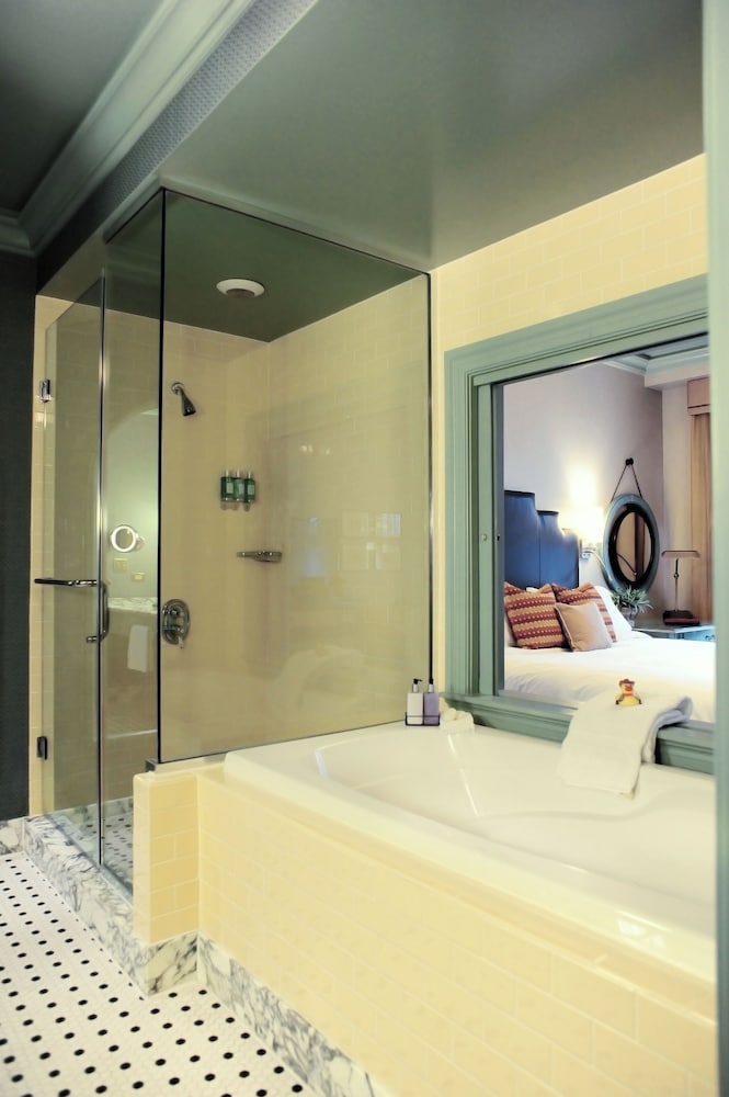 Deluxe Room, 1 King Bed, City View - Photo 15