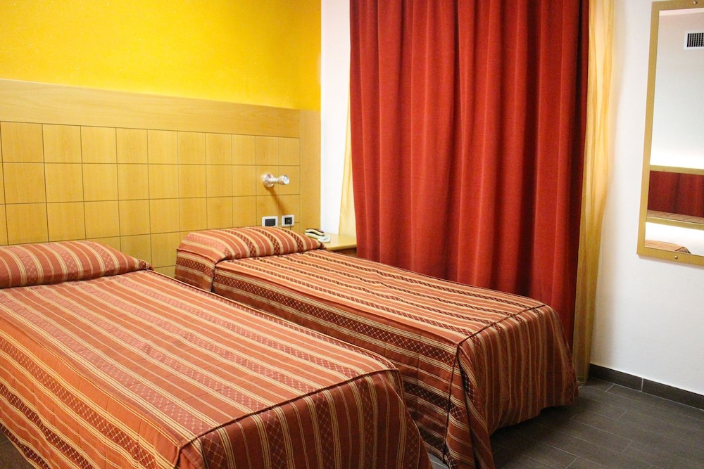 Standard Double or Twin Room photo 2