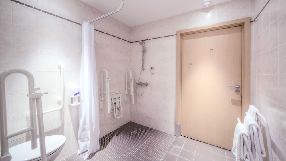 Quadruple Room, Accessible - Photo 7