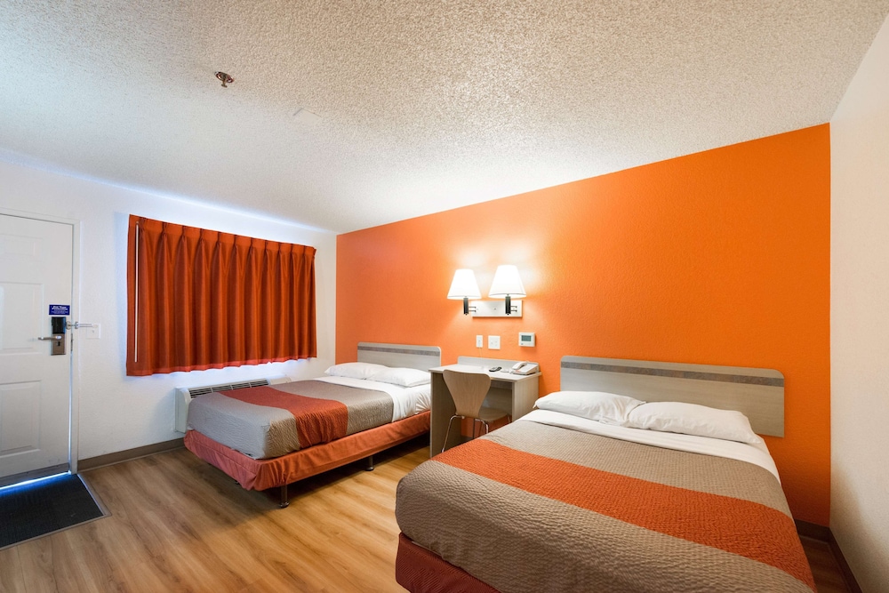 Standard Room, 2 Double Beds, Accessible, Non Smoking photo 2