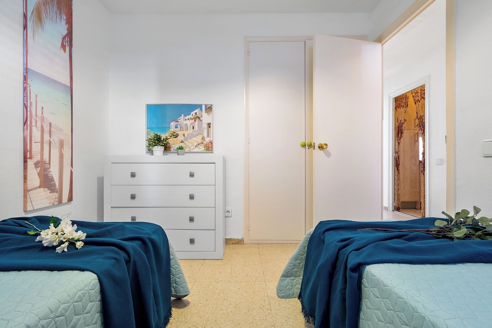 Deluxe Apartment, 3 Bedrooms, Sea View (4 pax)