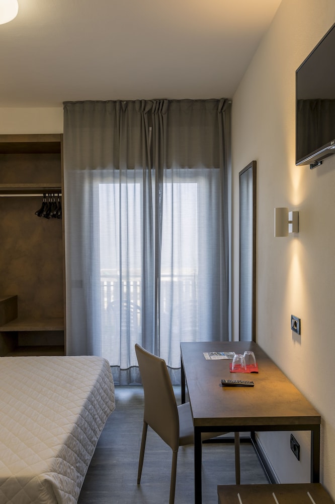 Triple Room, Sea View - Photo 5