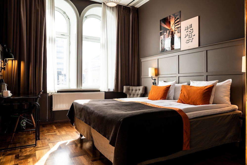Superior Double Room thumbnail 5