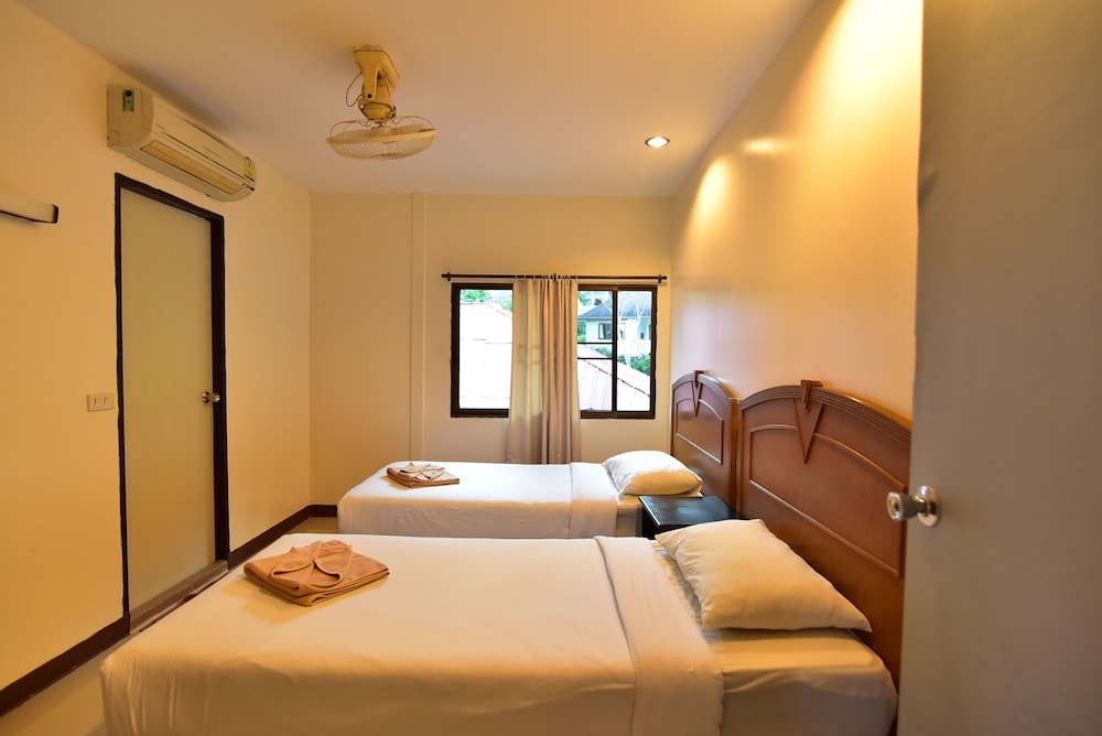 Deluxe Family Room - Photo 12