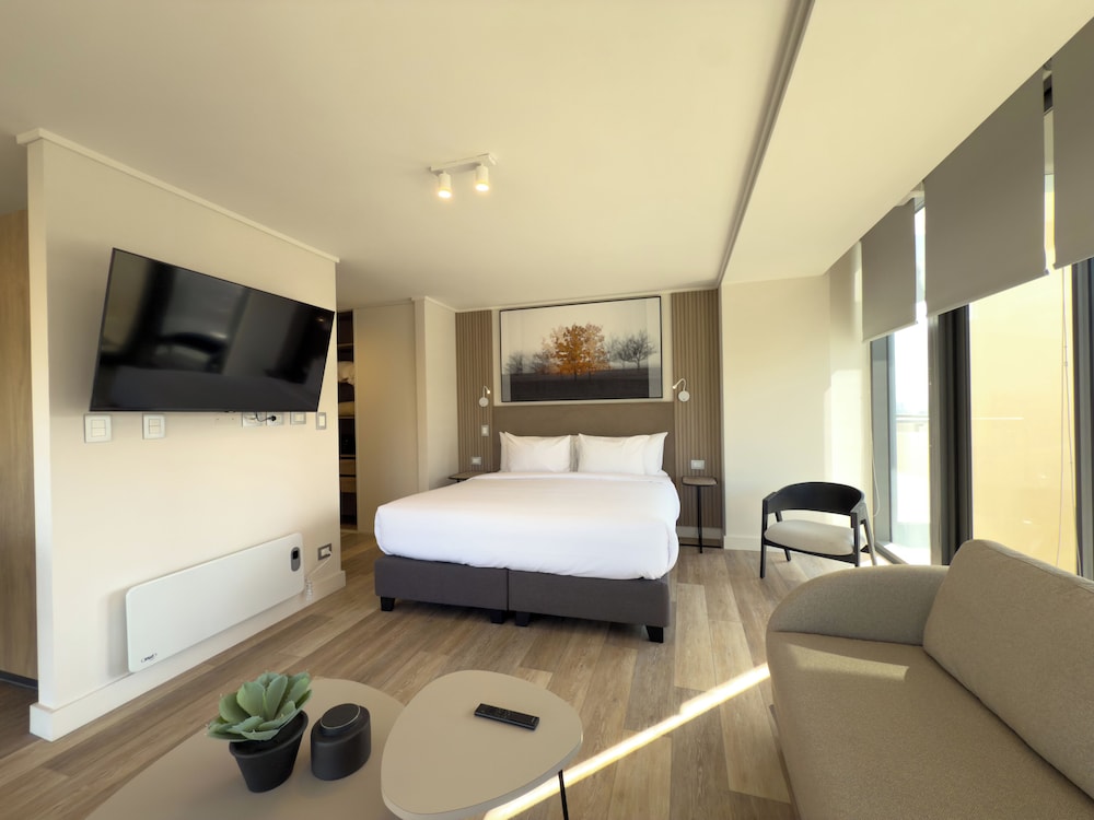 Superior Apartment, 1 King Bed with Sofa bed, Balcony, Mountain View