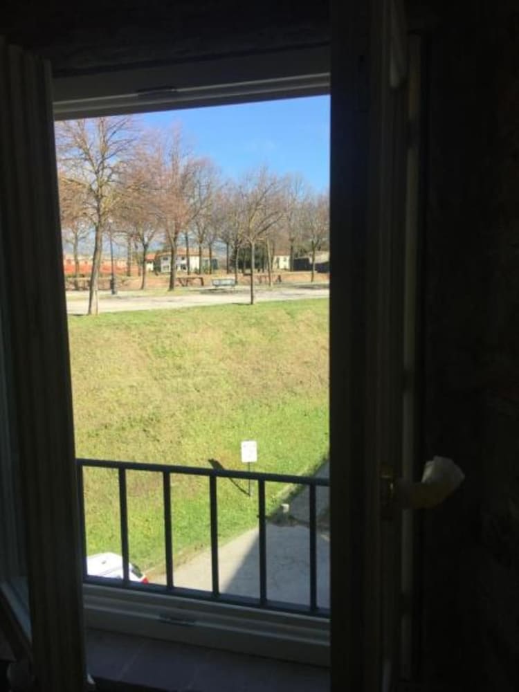 Deluxe Double Room, 1 Queen Bed, City View photo 2