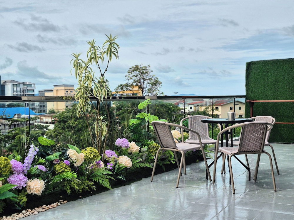 2 Bedroom Grand Tropical - Photo 13