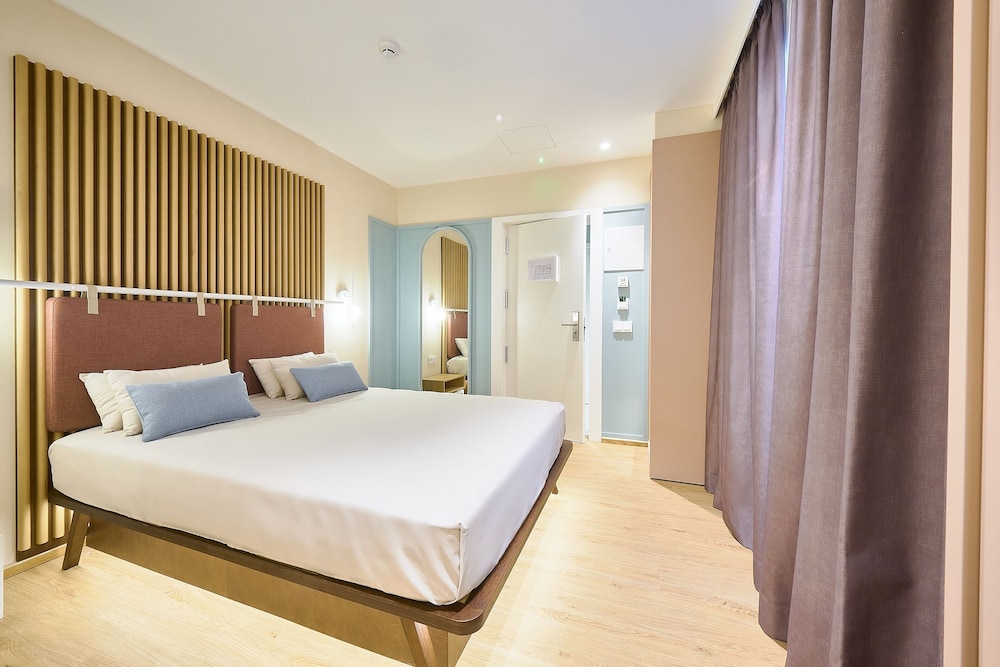 Comfort Room - Photo 3