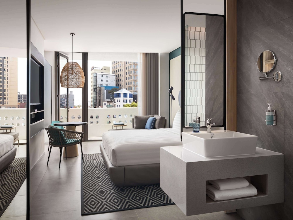 Standard Room, 1 Double Bed, City View - Photo 4