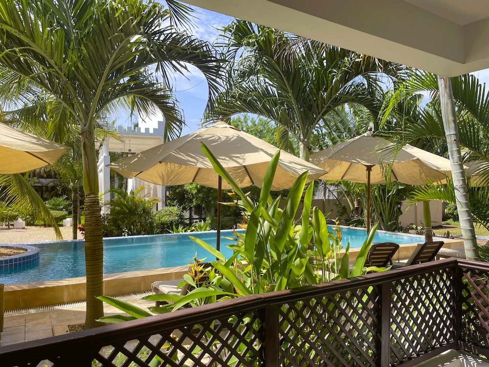 Junior Studio Suite, Pool View