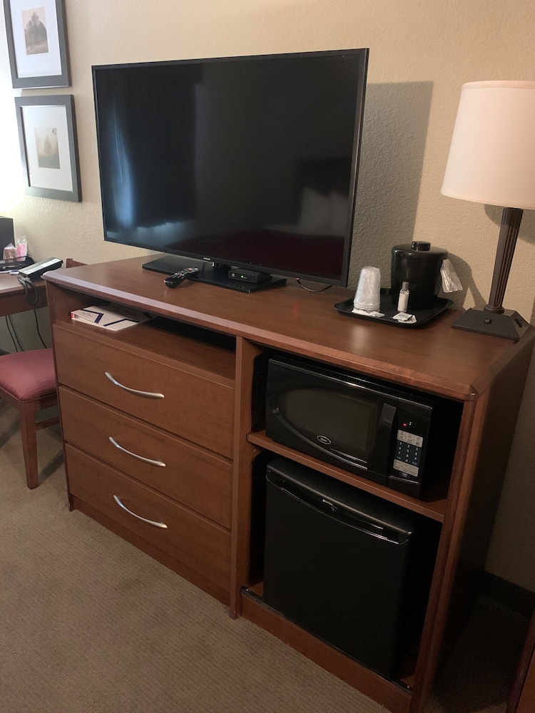 Suite, 2 Queen Beds, Non Smoking photo 2