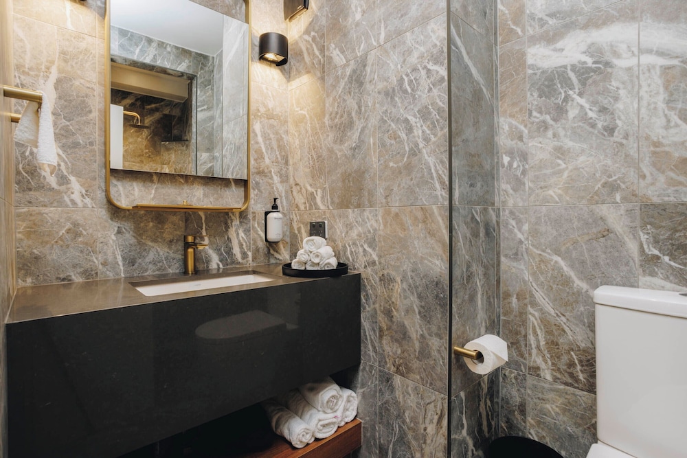 Double Room, 1 Double Bed, Ensuite photo 2