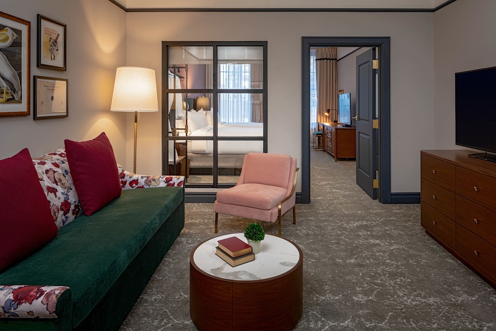 Suite (Editors, 2 Queen Beds with Sofa bed) - Photo 3