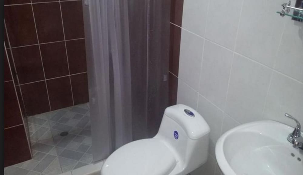 Standard Room, 1 Queen Bed, Ensuite photo 2