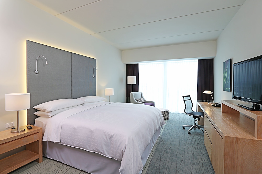 Room, 1 King Bed, Non Smoking, City View