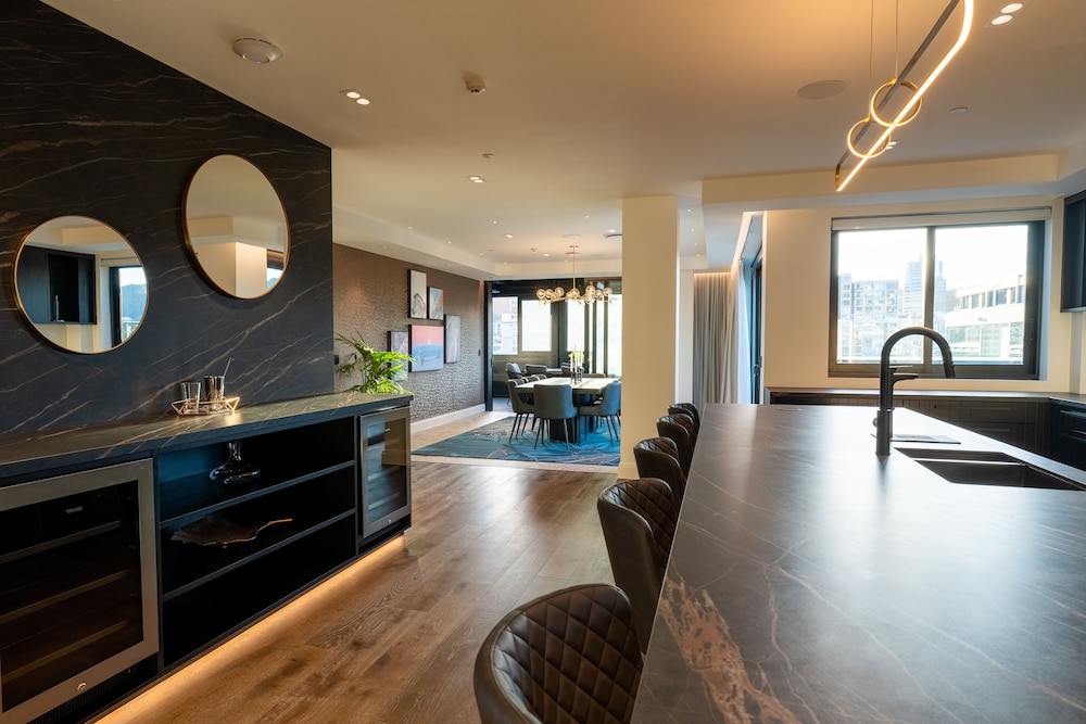 Luxury Penthouse, City View (4 King Beds) - Photo 22