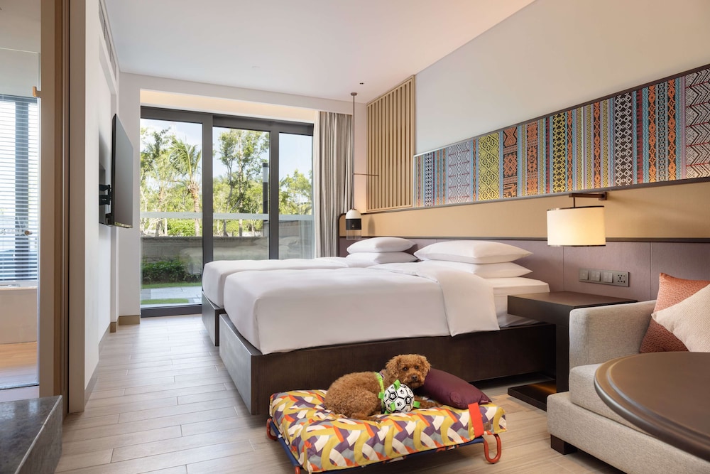 2 Twin Beds Dog Friendly Courtyard Deluxe - Photo 1