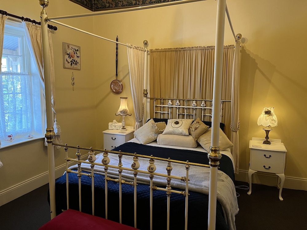 Romantic Cottage, 2 Bedrooms (Managers Cottage)