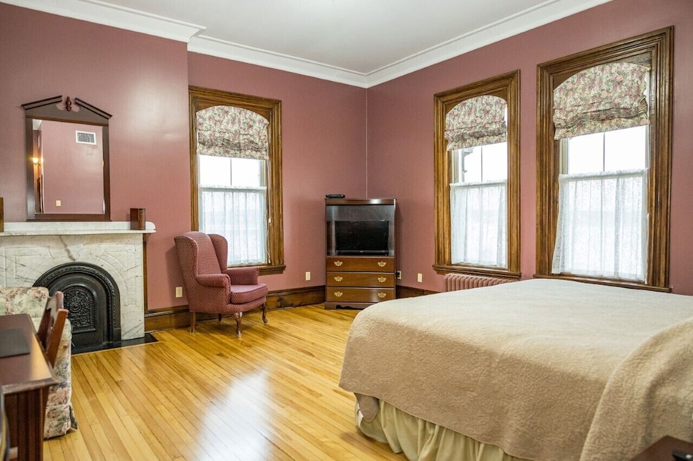 Room, 1 King Bed photo 1
