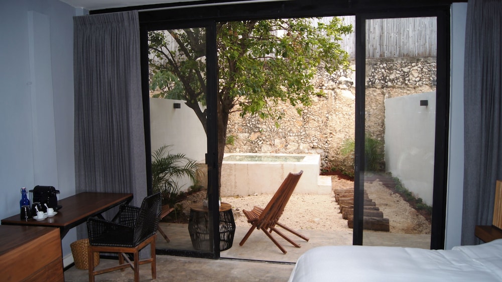 Standard Room, 1 King Bed, Private Pool - Photo 2