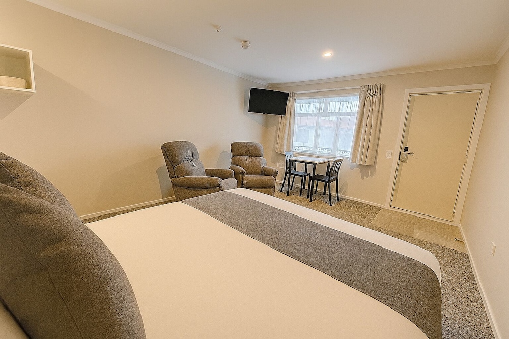 Deluxe Studio Suite, 1 Queen Bed, Spa