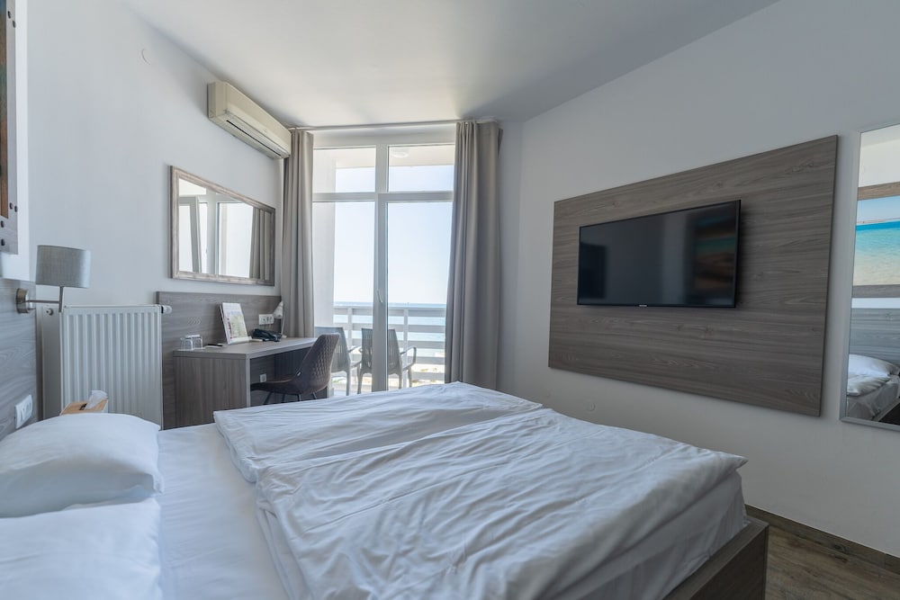 Double or Twin Room, Sea and Lake View - Photo 3