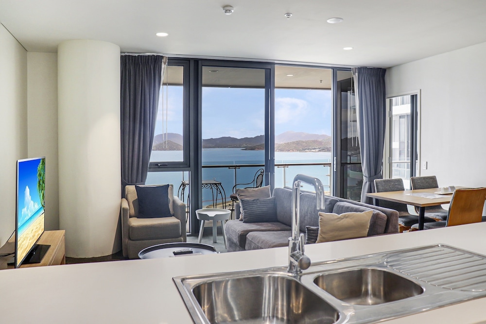 Premium Suite, 2 Bedrooms - Photo 13
