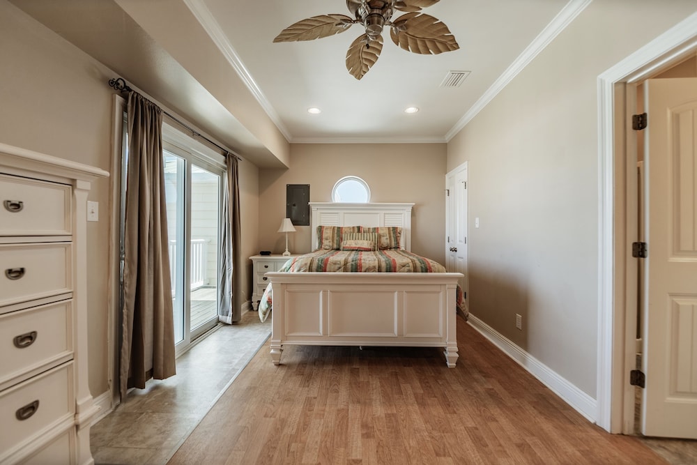 House, 6 Bedrooms