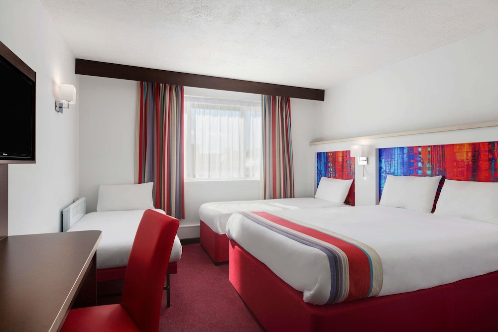 Room, Multiple Beds, Non Smoking - Photo 2