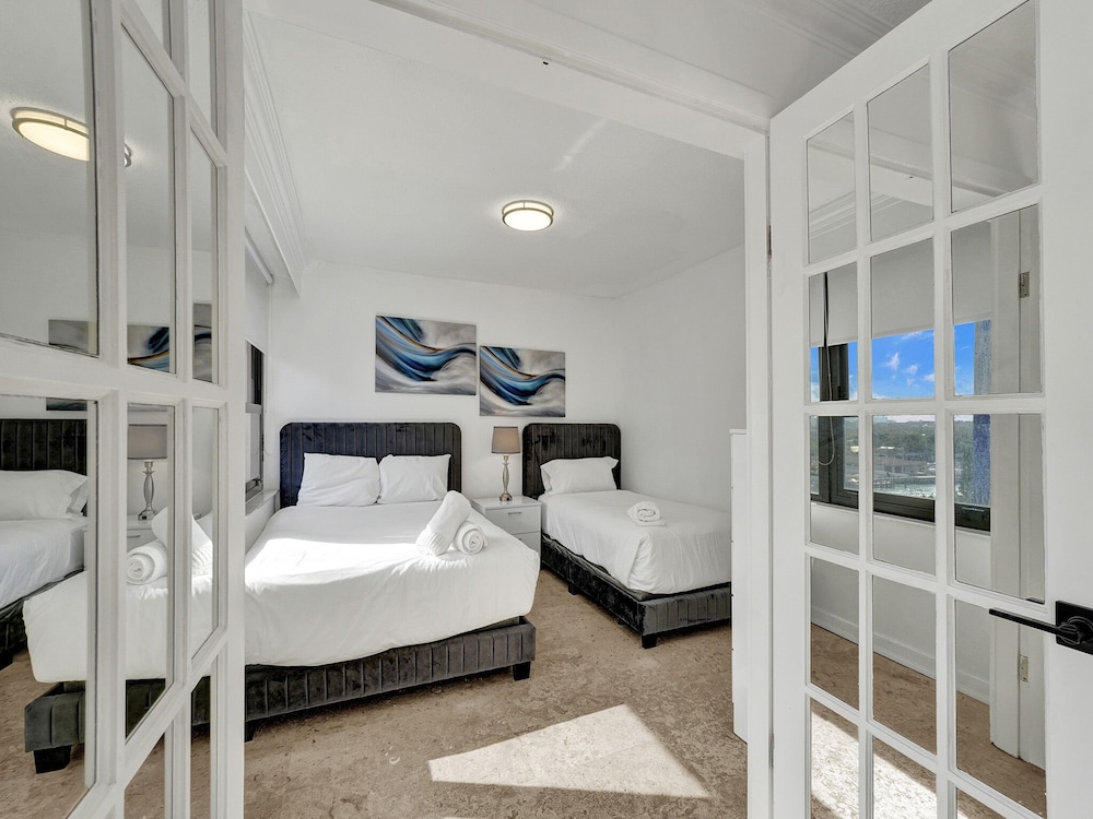 Cute Ocean View Condo Beach Service 1217