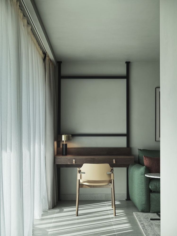 Executive Suite, 1 Bedroom, Balcony - Photo 15