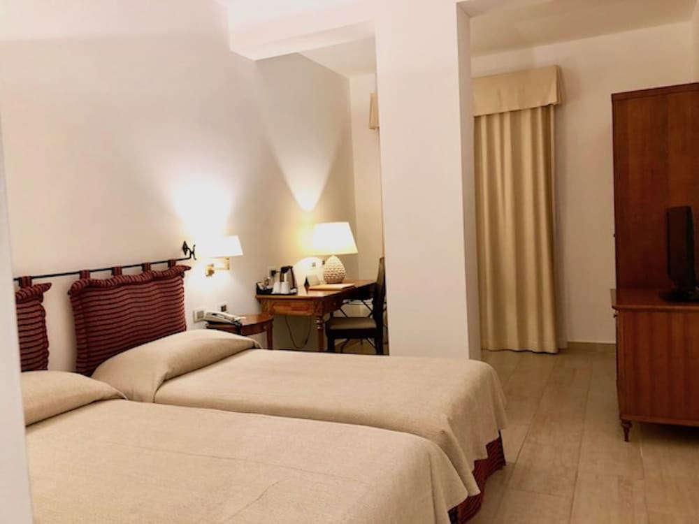 Classic Room, 1 Double or 2 Twin Beds - Photo 3