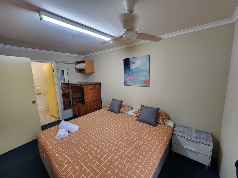 One Bedroom Apartment Queen Bed - Photo 12