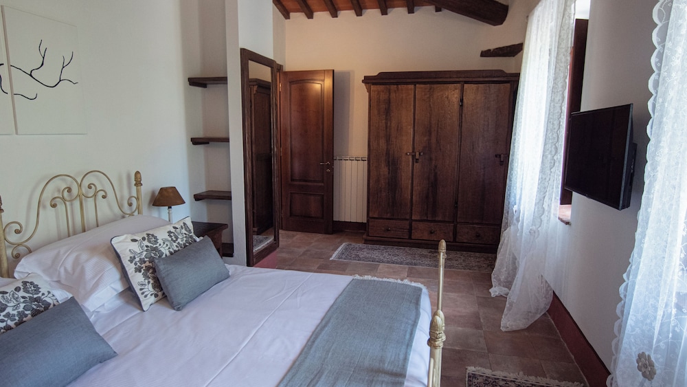 Junior Double or Twin Room, Hill View photo 2