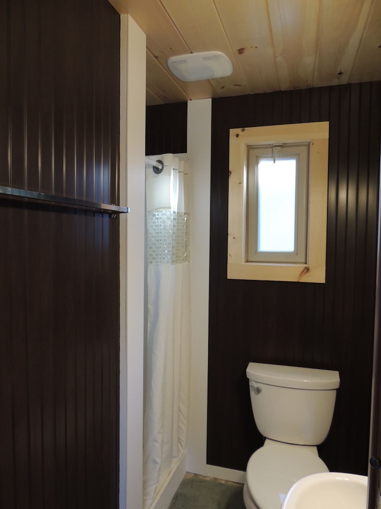 Deluxe Room, 2 Bedrooms, Non Smoking, Lake View (Lakefront Deluxe Two Bedroom Cottage) photo 3