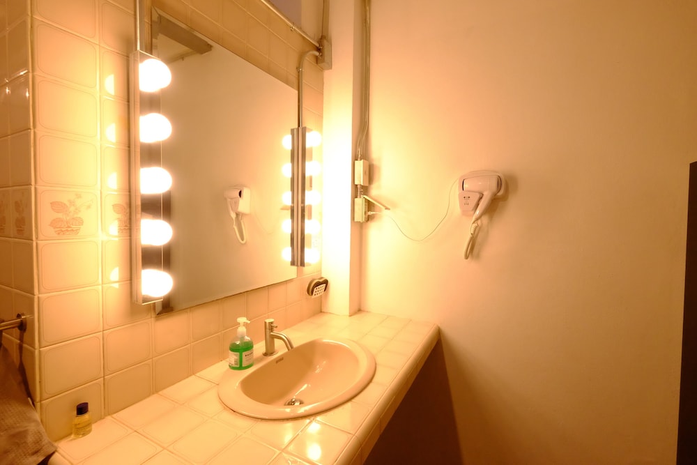 Single Room with Shared Bathroom photo 3