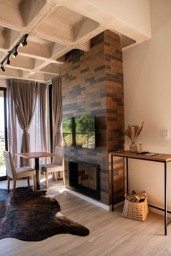 Luxury Cabin, 1 Bedroom, Jetted Tub, Vineyard View (Fortunata) photo 1