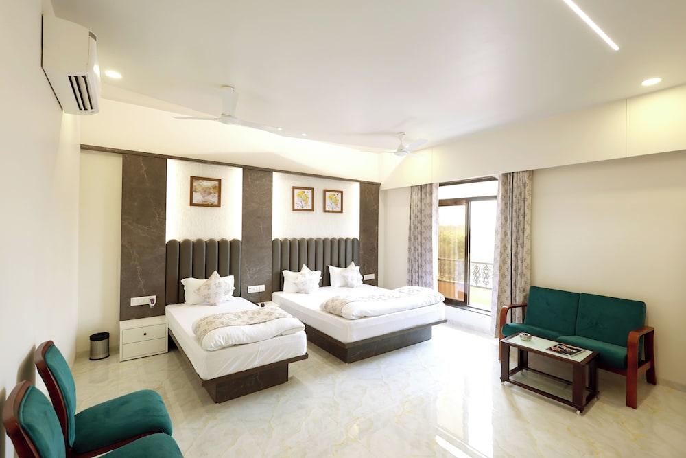 Executive Triple Room, Balcony photo 2