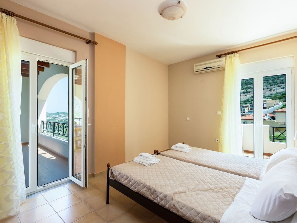 Villa photo 2
