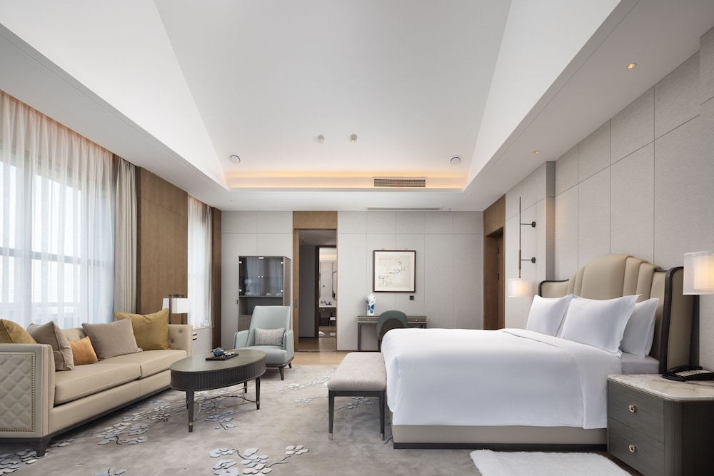Deluxe Suite photo 2