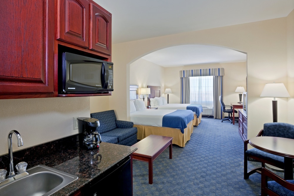 Suite, Multiple Beds - Photo 10